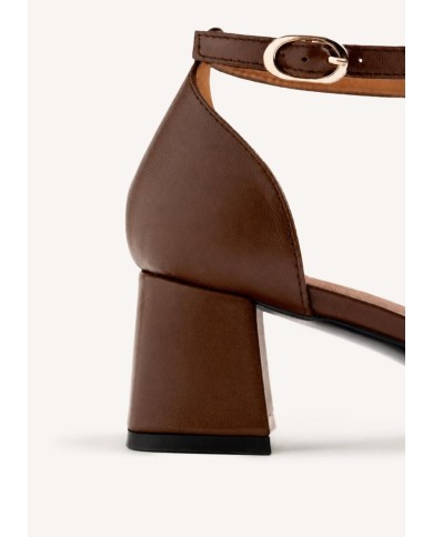 GIOSEPPO TACCHI DONNA CON BORCHIE