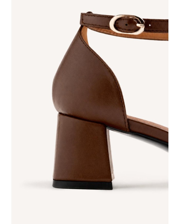 GIOSEPPO TACCHI DONNA CON BORCHIE